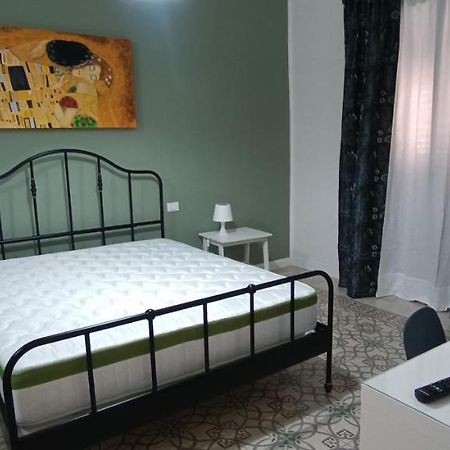 Shalom Hotel Чинизи Екстериор снимка