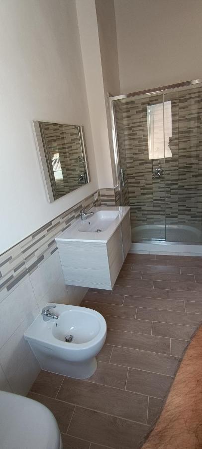Shalom Hotel Чинизи Екстериор снимка