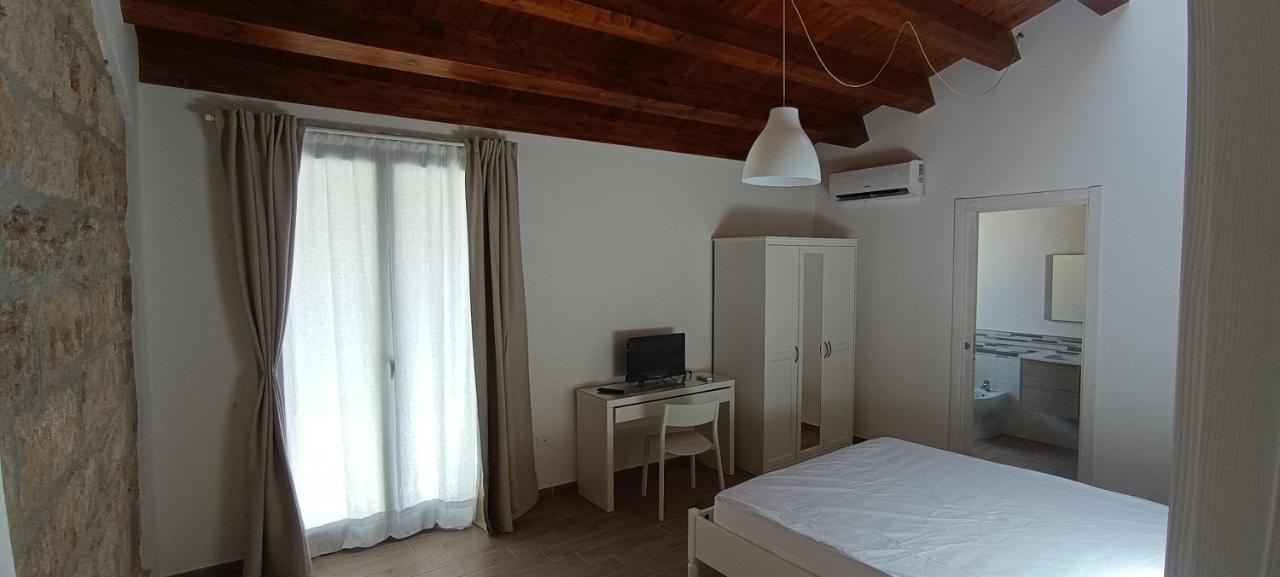 Shalom Hotel Чинизи Екстериор снимка